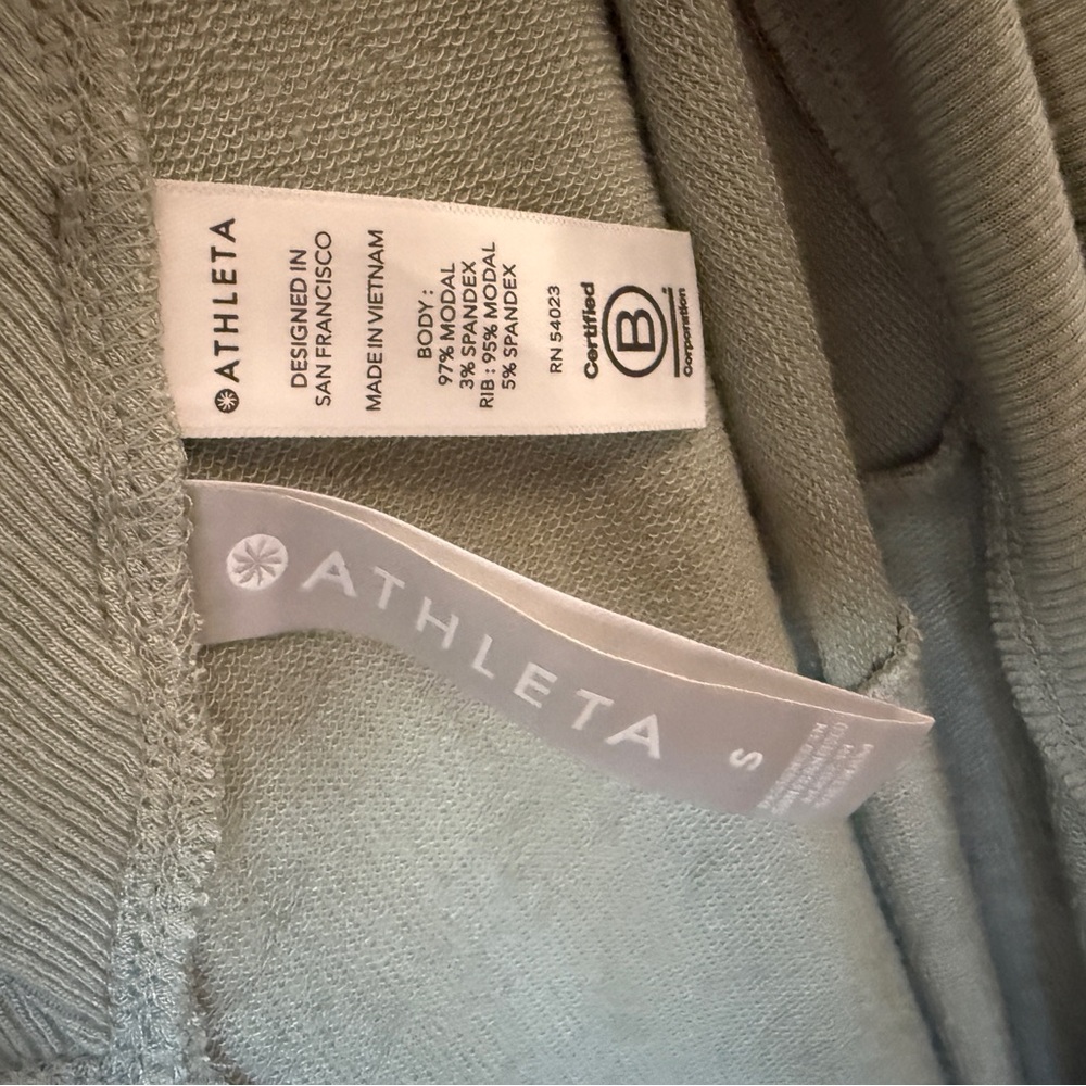 Like-New Athleta Nirvana Wear Two Ways Wrap Opal Green Small - Picture 4 of 7